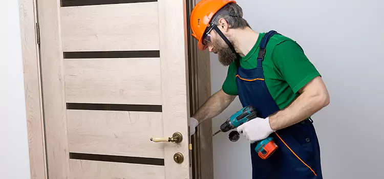 Replace Internal Door Handle with Lock Dyer